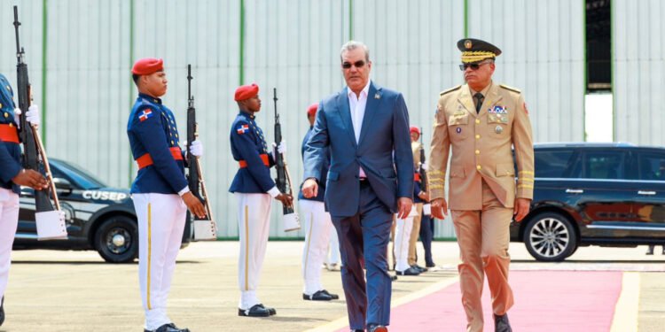 Presidente dominicano viajó a Francia; estará siete días fuera