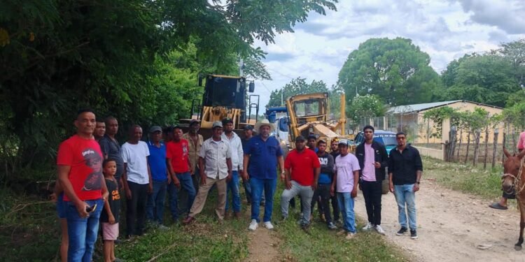 Alcaldía de Dajabón inicia reparación de caminos y mejora de servicios en comunidades La Ciénega y Los Arroyos