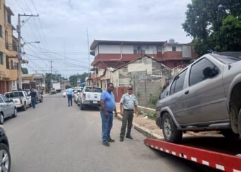 DIGESETT retira vehículos abandonados en calles de Dajabón durante operativo conjunto con el Ayuntamiento