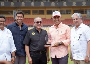 Con el apoyo de GBC Farmacias inauguran torneo de béisbol de la Liga Universitaria en Santiago