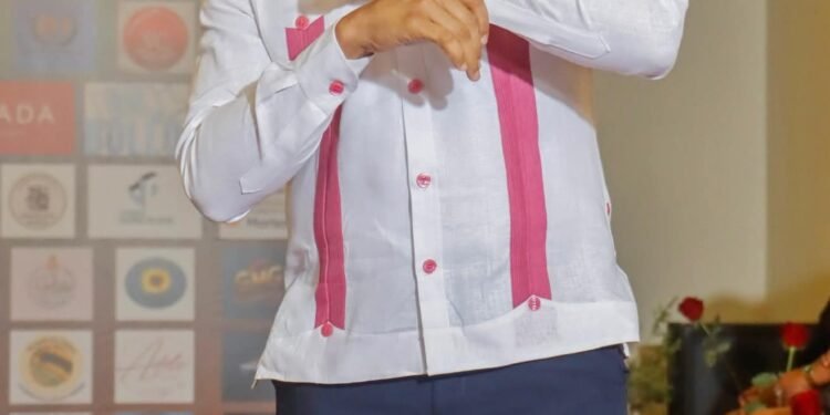 Vargavila Riverón debuta como modelo en evento benéfico “Chacabanas Fashion Show” del diseñador Dominick Liriano