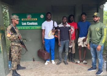 Ejército de República Dominicana detiene a 13 indocumentados en Dajabón y San Juan de la Maguana.
