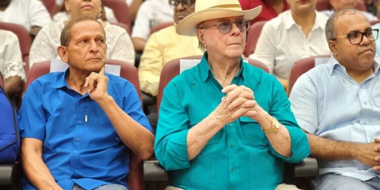 Hipólito moviliza perremeístas en respaldo a su hija Carolina