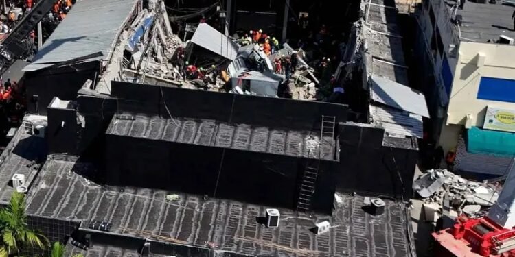 Ingeniero alega peso en techo no causó el colapso en Jet Set