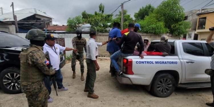 Migración detuvo más de 30 indocumentados luego de que protagonizaran una riña en Dajabón