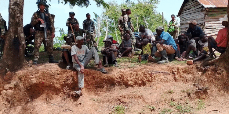 DAJABON: Ejército detiene a 23 haitianos depredaban zona rural