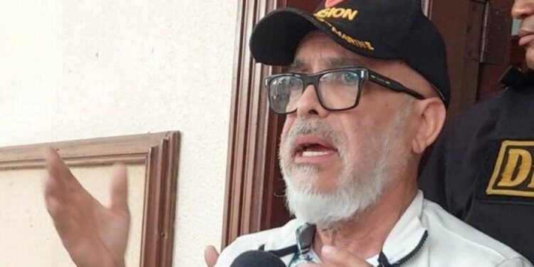 Juez deja detenido a Ángel Martínez por agredirlo verbalmente