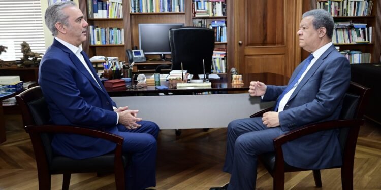 Leonel y Presidente Abinader preocupados por crisis de Haití