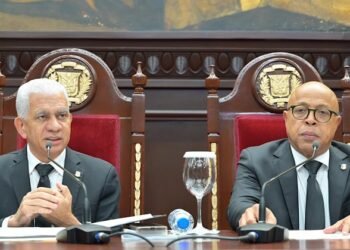 PRM aprueba continúen Pacheco y de los Santos en el Congreso