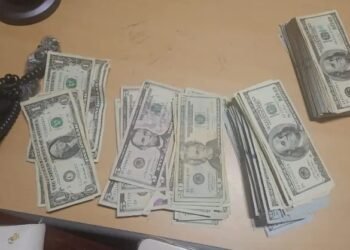 Aduana dominicana confisca US$40 mil a viajero de EEUU