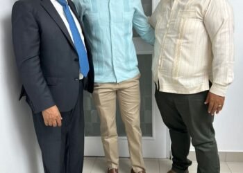 El reconocido dirigente político y ex presidente Municipal en Montecristi por el PRD, Felix Minaya (El Chino), se juramenta en la Fuerza Del Pueblo