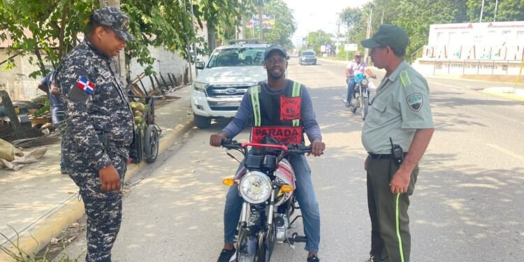 DIGESETT Continúa operativos de fiscalizacion a conductores de Patanas y otros en Dajabón