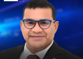 Diputado Tony Bengoa aporta más de 400 mil pesos para apoyar tratamiento médico de joven con Parkinson en Loma de Cabrera