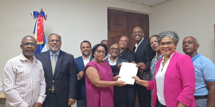 Plancha del MMV encabezada por Luis Pérez es la número uno*