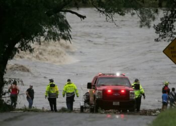Texas: 24 muertos y más de 20 niñas perdidas en inundaciones