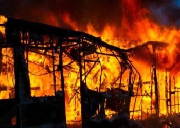 Cinco miembros de una familia mueren en fuego en Santiago