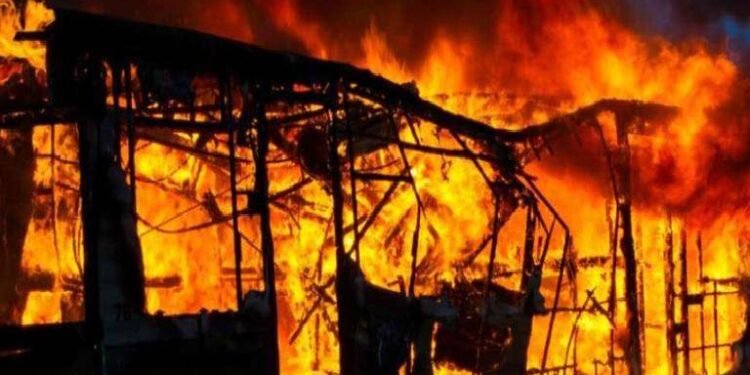 Cinco miembros de una familia mueren en fuego en Santiago