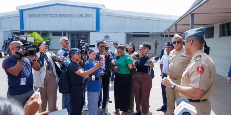 Migración anuncia despliegue de nuevos agentes y expansión nacional de unidades de control