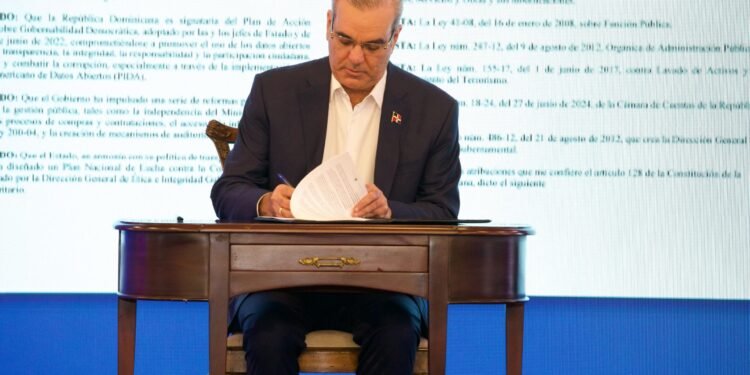 Ejecutivo promulga ley fusiona ministerios Hacienda y Economía