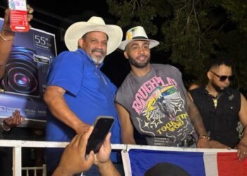 Dajaboneros reciben  a caramelo en medio de fista y reconocimiento en su pueblo dajabon