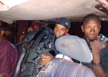 Se accidenta Jeepeta con 14 haitianos indocumentados en Vallejuelo tras persecución del ejército