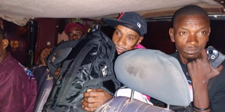 Se accidenta Jeepeta con 14 haitianos indocumentados en Vallejuelo tras persecución del ejército