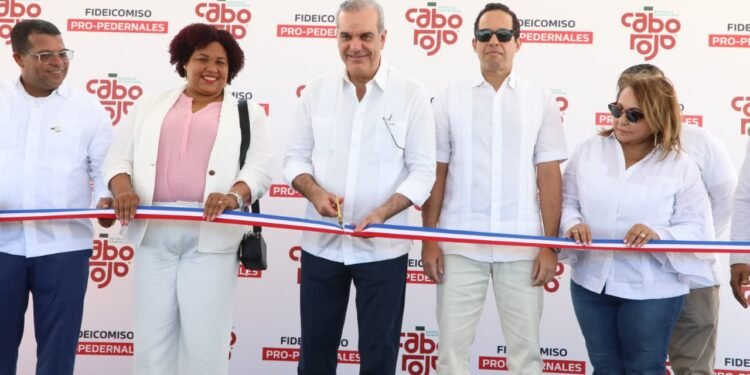 Pedernales: Abinader inaugura planta de tratamiento de agua