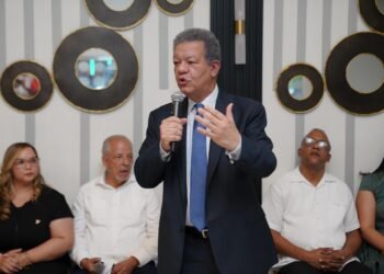 Encuesta arroja que FP ya está en primer lugar, según Leonel