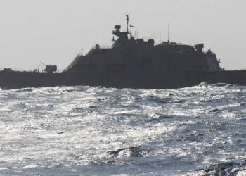 EU envía tres destructores con misiles guiados cerca Venezuela