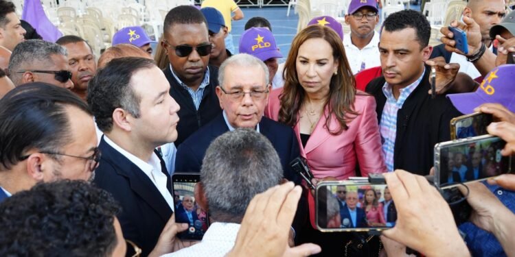 Danilo hace fuertes críticas a la política educativa del Gobierno