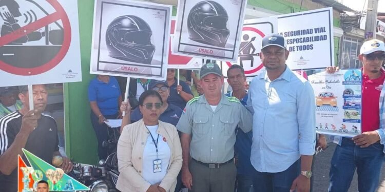 Digesset, Salud Pública y Alcaldía de Loma de Cabrera realizan caminata de conciencia para prevenir accidentes de tránsito en éste municipio