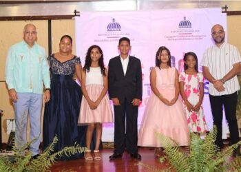 Director Desarrollo Fronterizo promueve el arte y la cultura encabezando la semifinal del Festival Voces Fronterizas 2025 en la región Norte