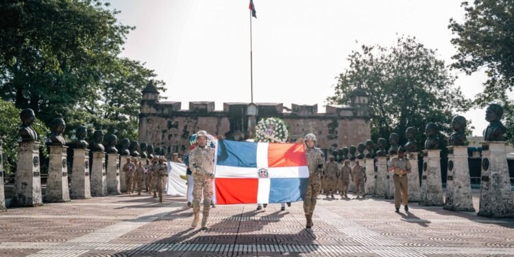 Depositan ofrenda floral por el 19 aniversario del CESFRONT*