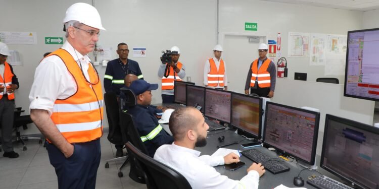 Presidente Abinader supervisa avances trabajos Punta Catalina