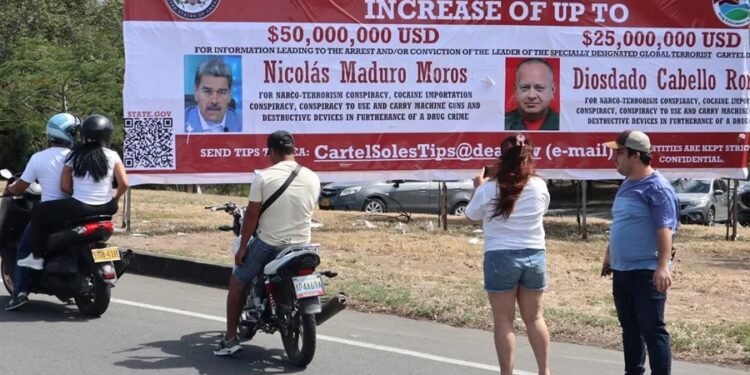 COLOMBIA: EU instala valla con la recompensa Maduro-Cabello