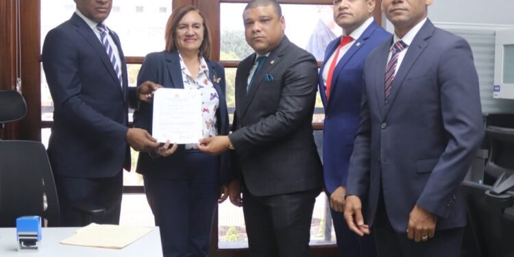 PRD y FP someten resolución para interpelar a Marranzini