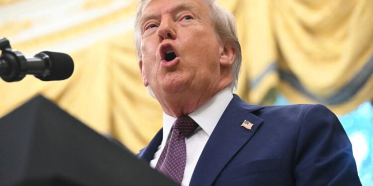 Trump dice que Venezuela pagará alto precio si no readmite a sus presos que están en EEUU