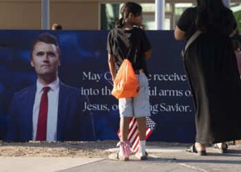 Quien era Charlie Kirk, la cara joven del movimiento conservador en EEUU que fue asesinado?