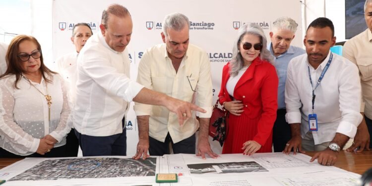 Presidente anuncia trabajos para beneficiar moradores Santiago