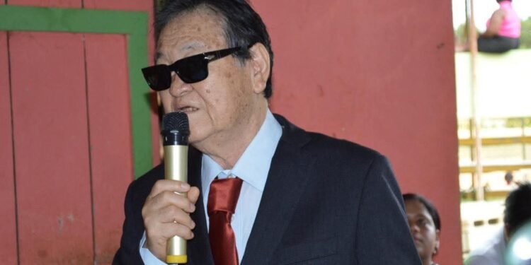 Empresario Takeshi Mukai realiza reconocimiento a Los Amigos del Domino.