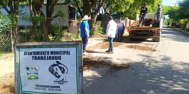La alcaldía municipal de Dajabón inicia trabajos de bacheo en el tramo carretero a Palo Blanco