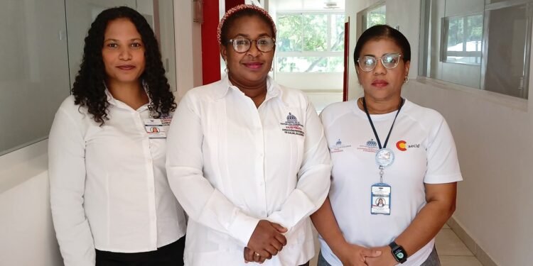 Dr Eliezel Alcantara imparte taller Sobre violencia infantil de genero a empleado de la dps