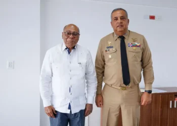 Director de Migracion Lee Ballester y Ray Guevara analizan oportunidades para robustecer el marco legal depolítica migratoria