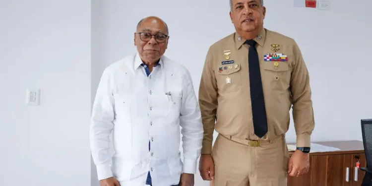 Director de Migracion Lee Ballester y Ray Guevara analizan oportunidades para robustecer el marco legal depolítica migratoria