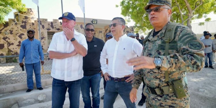 Ministro de Defensa y otros altos mandos recorren frontera