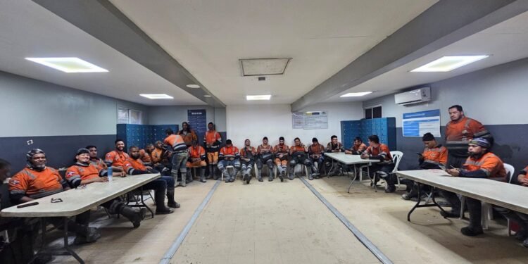 Derrumbe en Bonao aisló a 80 obreros en galería de una mina