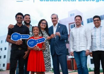 Presidente Abinader entrega 488 apartamentos en SDE