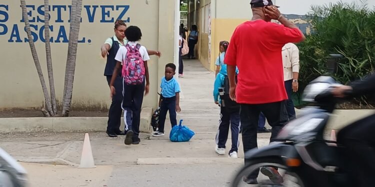 Denuncian ausencia de Policía Escolar en centros educativos de Dajabón
