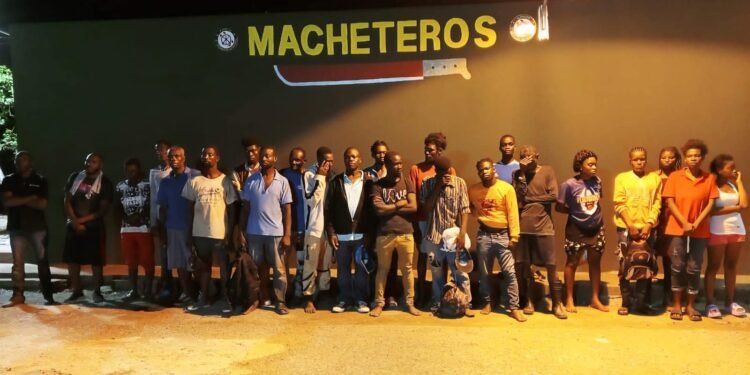 Detienen a 25 migrantes haitianos que intentaban evadir puesto militar del Ejército en Monción*