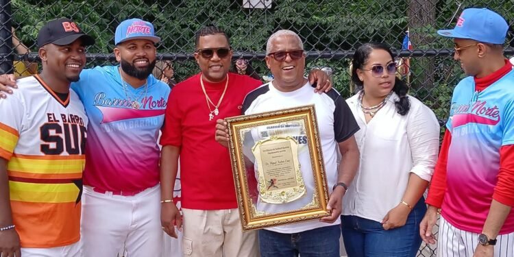 Dajaboneros deportistas residentes en Estados Unidos reconocen y dedican 5to Clásico de Sóftbol al Dr. Miguel Cruz Jiménez